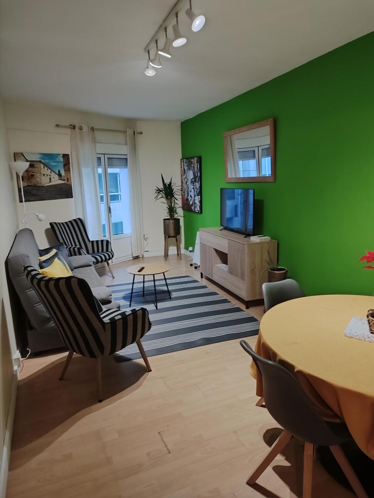 Recien Reformado En El Centro De Vilagarcia De Arousa. Apartment *